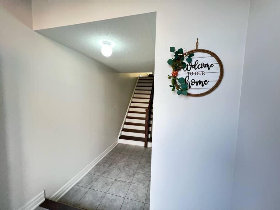 Beautiful Vacation Home Near Toronto Airport Місісаґа Екстер'єр фото