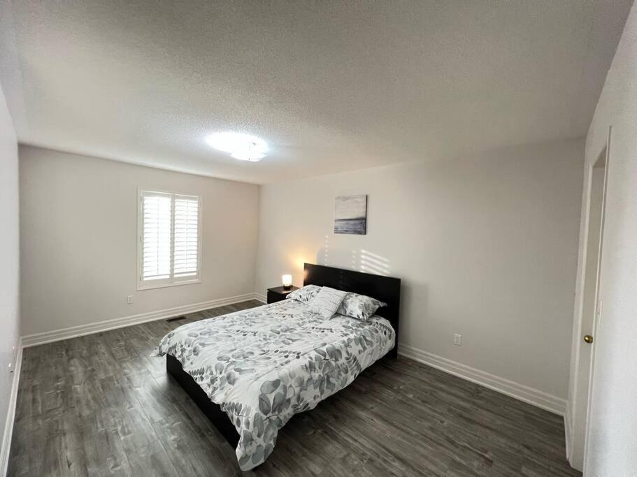 Beautiful Vacation Home Near Toronto Airport Місісаґа Екстер'єр фото