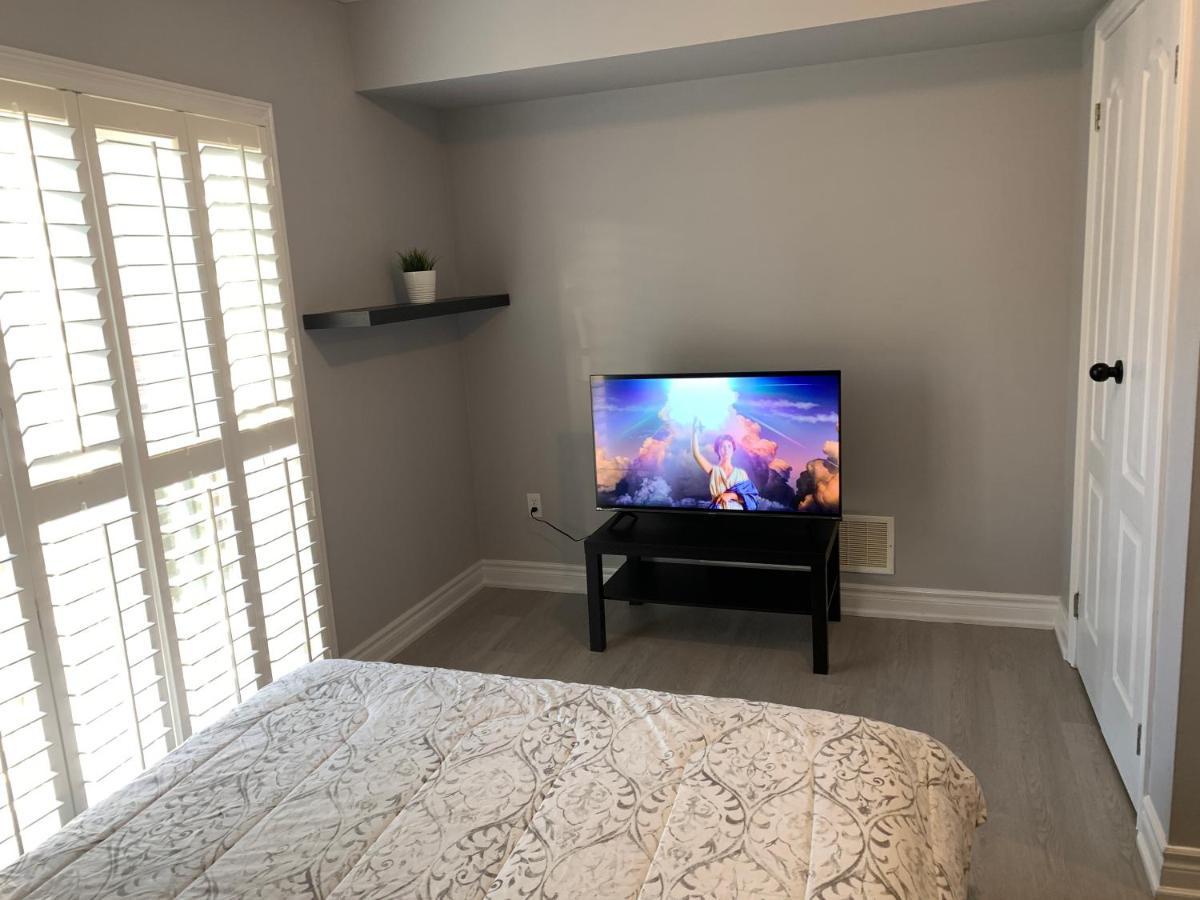 Beautiful Vacation Home Near Toronto Airport Місісаґа Номер фото