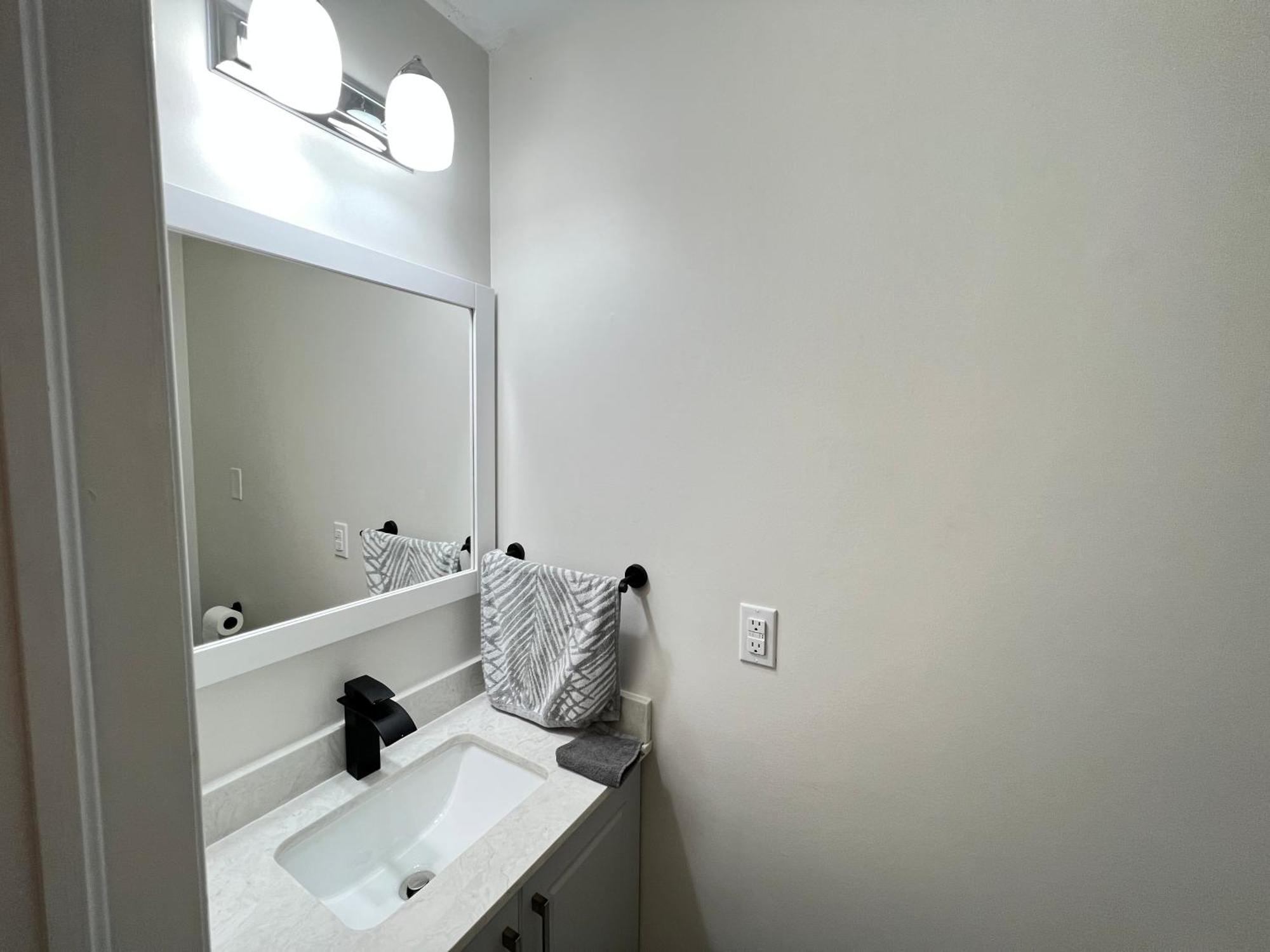 Beautiful Vacation Home Near Toronto Airport Місісаґа Номер фото